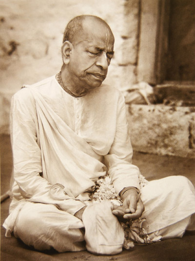 Srila Prabhupada Chanting